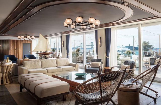 Newport Harbor Island Resort