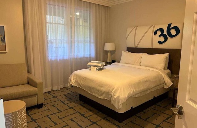 Newport Villa, walk to beach. Sleeps 8, family fun! Resort Credit