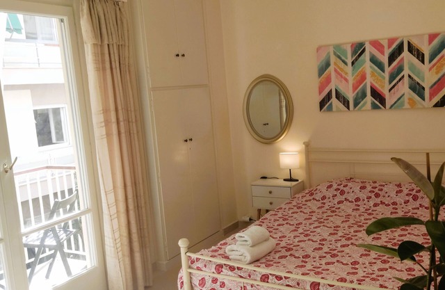 Next to Metro! Bright Apartment with Fully Equipped Kitchen