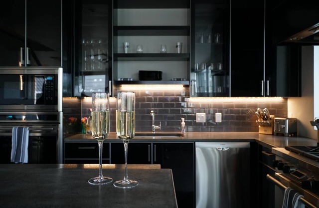 NFL Draft Ready Near Road America & Downtown Modern Retreat Hotel Quality