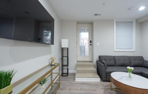 NICE 1BR Apartment near Metro