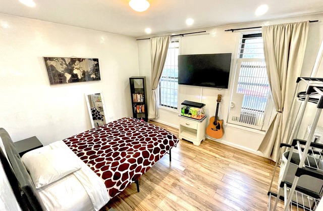 Nice 2 bedrooms APT 10 minutes to Times Square