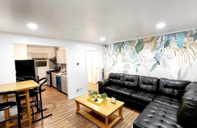 Nice 2Bedroom Suite: Nearby Navy base, 6Flags