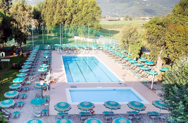 Nice apartment for 4 people with WIFI, A/C, pool, TV, balcony, pets allowed and parking