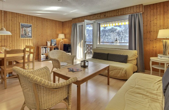 Nice apartement with 2 bedrooms, balcony, external parking space and wifi at 500 meters from the cab