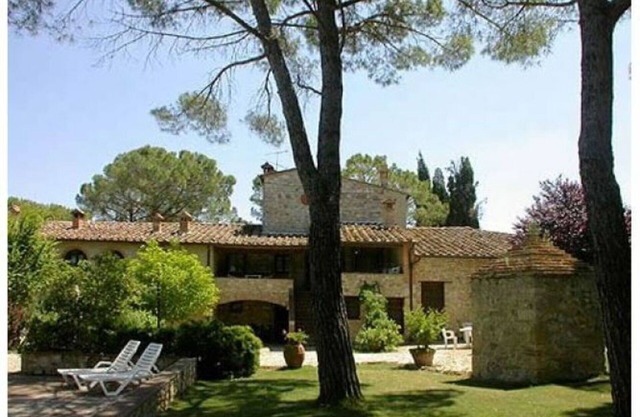 Nice apartment in villa for 2 guests with pool, TV, patio, pets allowed and parking