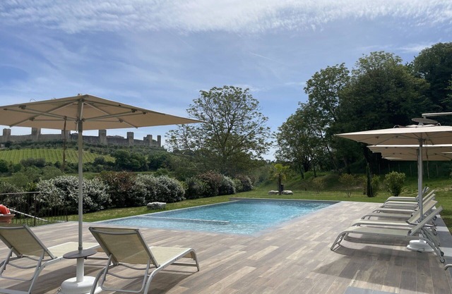 Nice apartment for 2 guests with pool, WIFI, A/C, TV, pets allowed and parking, close to Siena