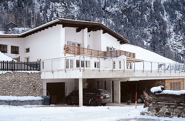 Nice apartment for 5 guests with WIFI, TV, balcony and parking