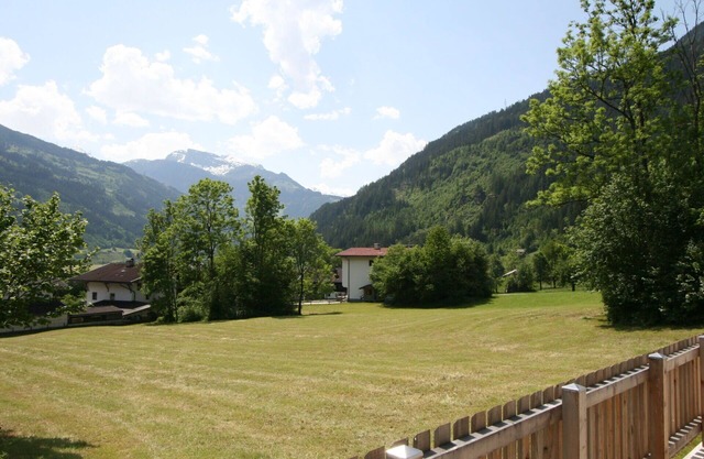 Nice apartment for 10 people with WIFI, TV, balcony and parking