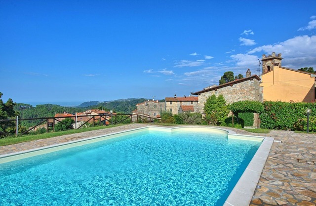 Nice apartment for 4 guests with pool, WIFI and TV, close to Viareggio