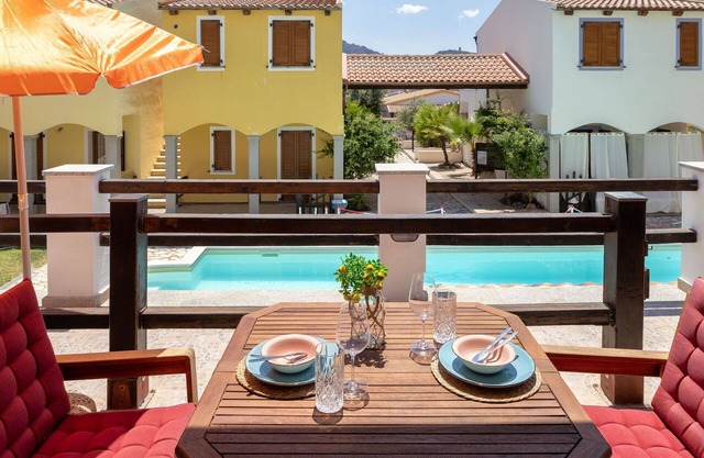 Nice apartment for 4 people with A/C, pool, TV, terrace, pets allowed and parking