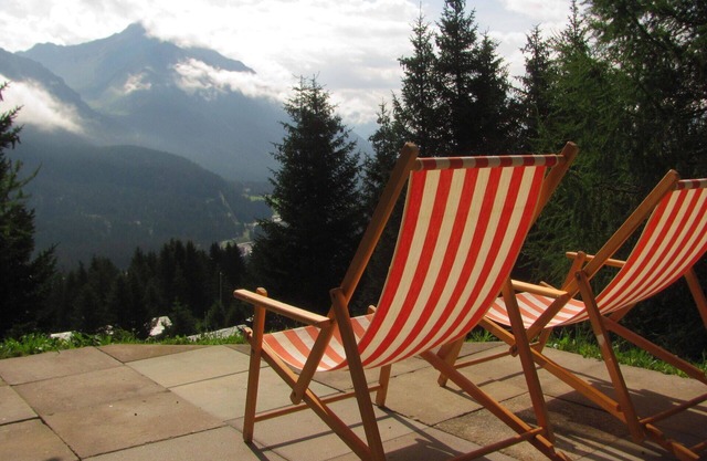 Nice apartment for 5 people with WIFI, TV, balcony, pets allowed and parking