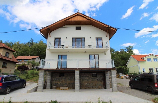 Nice apartment for 5 guests with pool, WIFI, TV, patio, pets allowed and parking