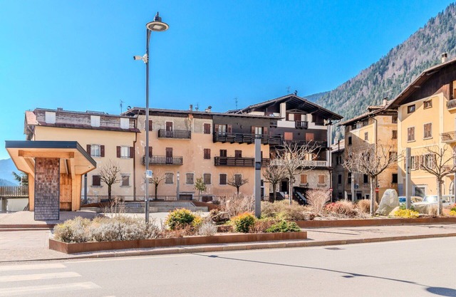 Nice apartment for 6 people with WIFI, TV, balcony and parking
