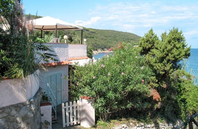 Nice apartment for 6 people with WIFI, TV, pets allowed and parking