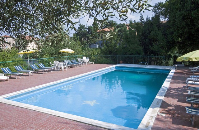 Nice apartment for 7 people with WIFI, pool, TV, patio, pets allowed and parking