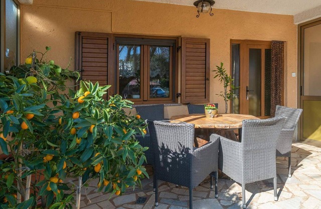 Nice apartment in Kastelir-Labinci
