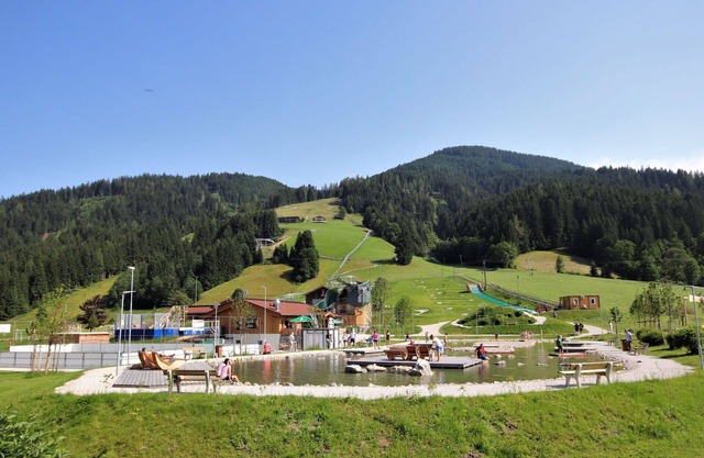 Nice apartment in villa for 4 guests with WIFI, TV and balcony