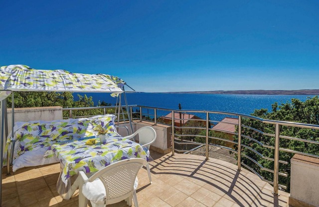 Nice apartment in Karlobag with WiFi