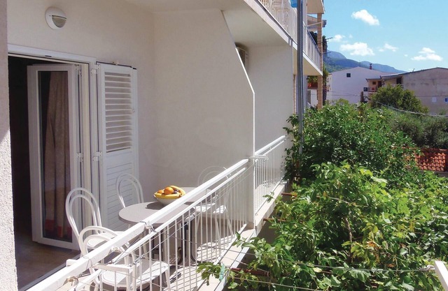 Nice apartment in Makarska