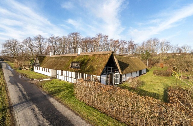 Nice apartment in Rønde with WiFi