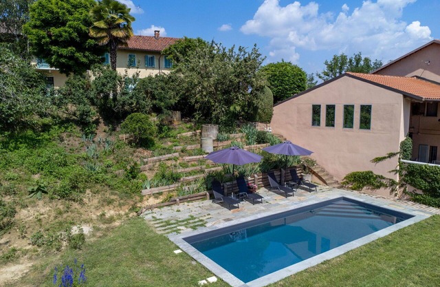 Nice apartment in villa for 2 people with pool, TV, terrace, panoramic view and parking