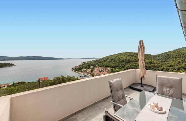 Nice apartment in Veli Iz