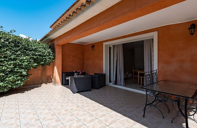 Nice apartment in villa for 7 guests with A/C, pool, WIFI, TV and terrace