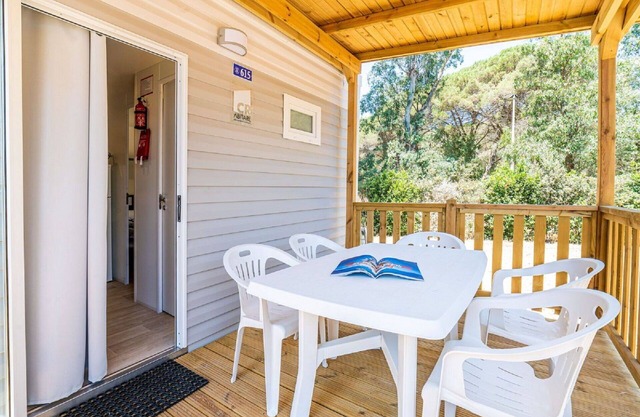 Nice apartment in villa for 6 people with pool, A/C, WIFI, TV, terrace and parking