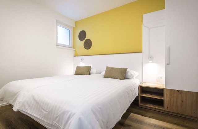 Nice apartment with WIFI, pool, A/C, TV, terrace, pets allowed, panoramic view and parking