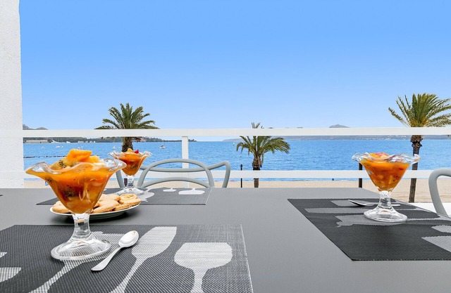 Nice beachfront apartment in Puerto Pollensa