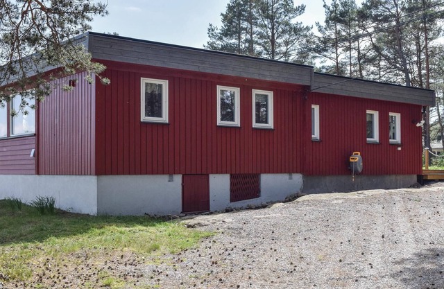 Nice cottage in Hvaler, right by the water where you can swim and fish.