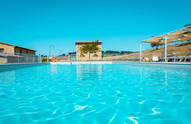Nice cottage, private terrace with pool view,quiet location,shared heated pool
