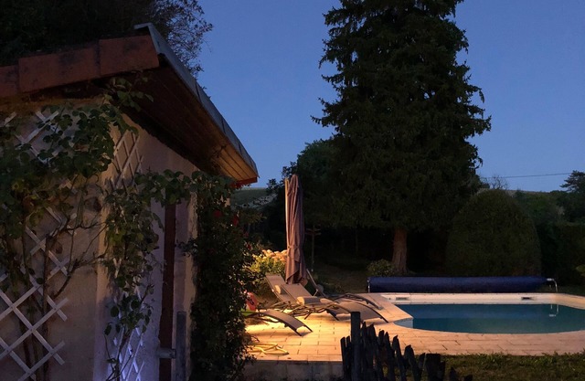 Nice cottage with swiming pool in a typical Dordogne hamlet