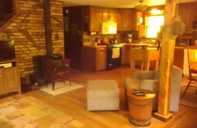 NICE FULLY FURNISHED QUIET ADIRONDACK CAMP "UNCAS ROAD CABIN IN THE FOREST"
