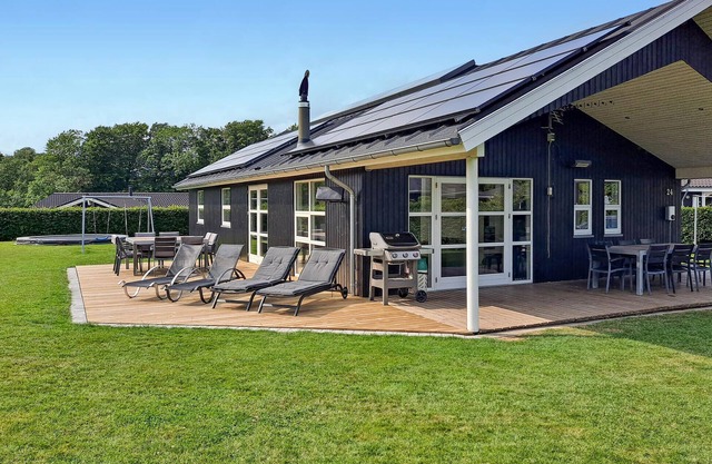 Nice home in Aabenraa with kitchen