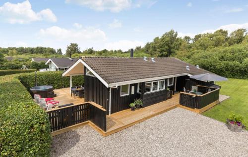 Nice Home In Ebeltoft With Sauna