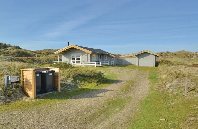 Nice home in Fanø with house sea view