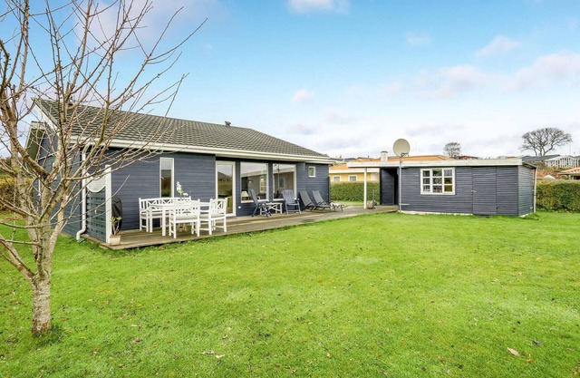 Nice home in Juelsminde with kitchen
