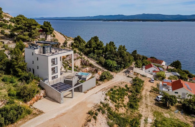 Nice home in Nerezisca