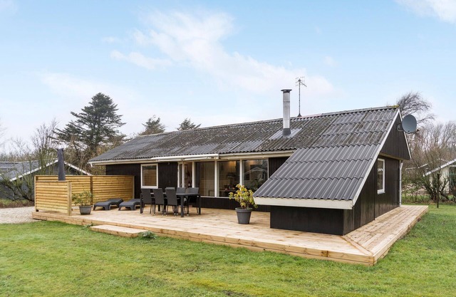 Nice home in Vestervig with WiFi