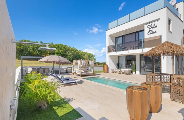 Nice home in Vrvari with WiFi