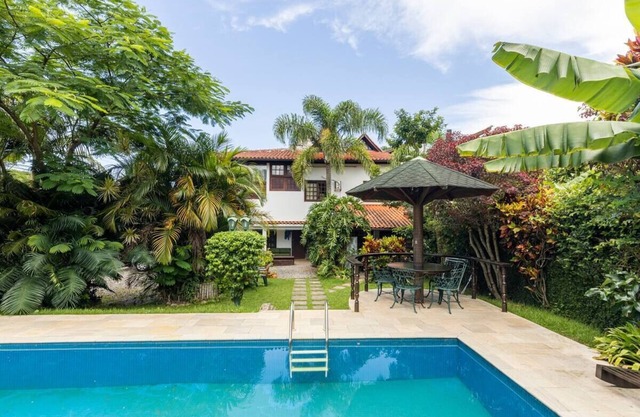 Nice house high line and comfort, with swimming pool and tropycal garden.