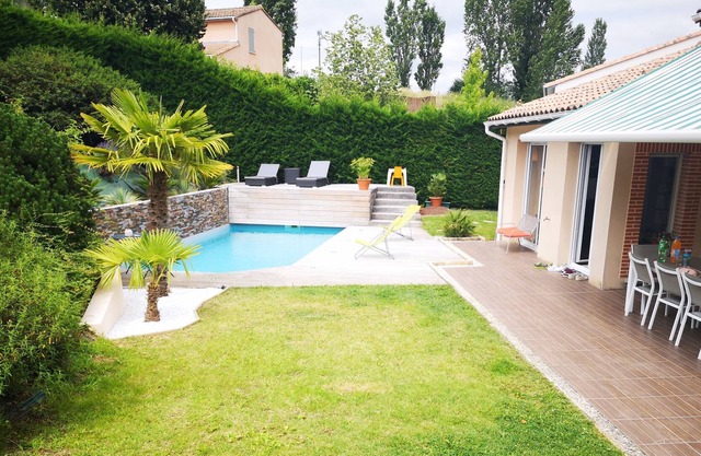 Nice house with heated pool and garden