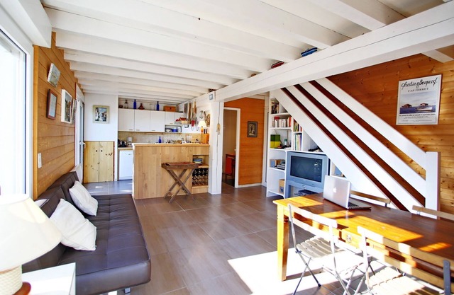 Nice little house, in Cap Ferret, at the foot of the ocean beach, view of the dunes