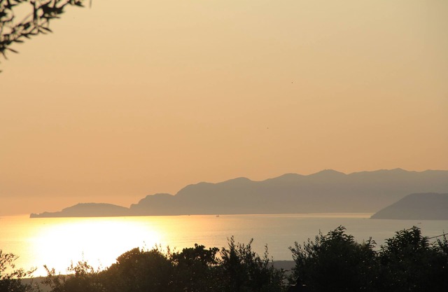 Nice "Maestrale" apartment on the ground floor with a common terrace overlooking the sea