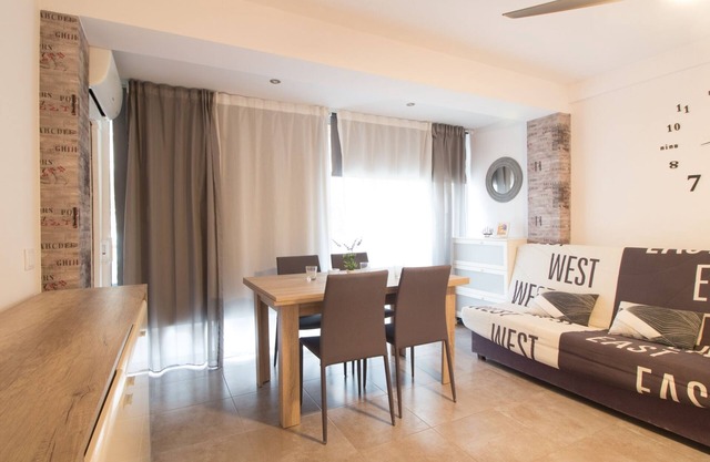 Nice renovated apartment for 7 people located in Salou a few meters to the beach