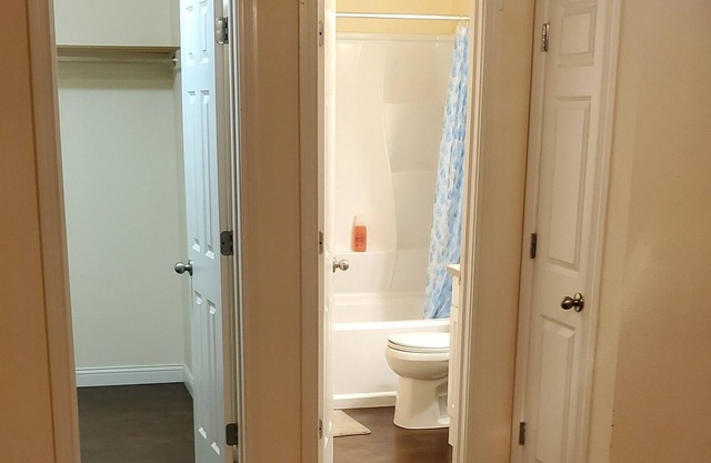 Nice rental unit . Spacious in the rite neighborhood