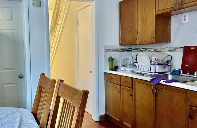 Nice spacious cozy room by center city allentown