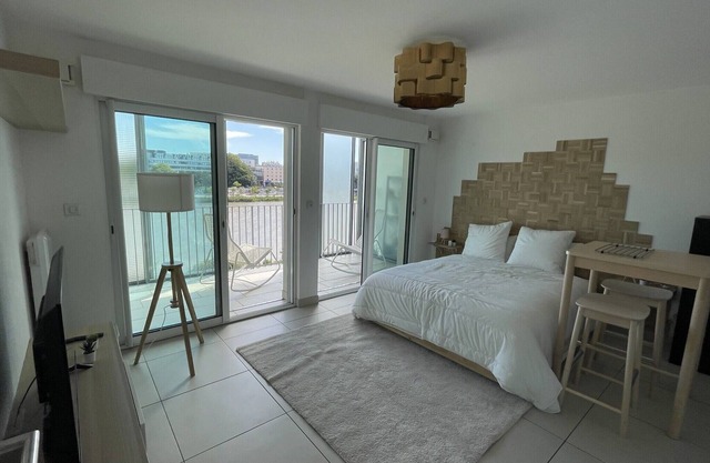 Nice Studio 28 M² With Balcony Near The Center